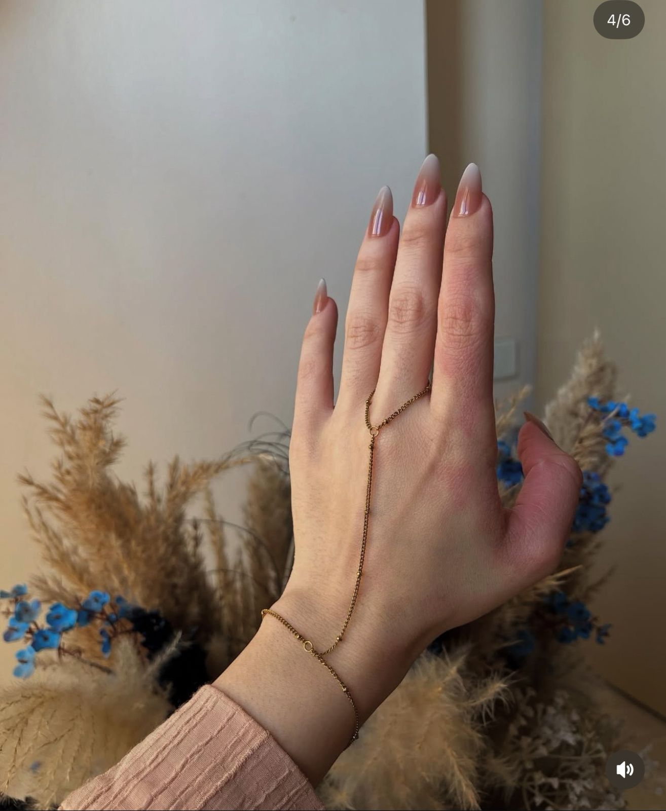 Stylish hand chain