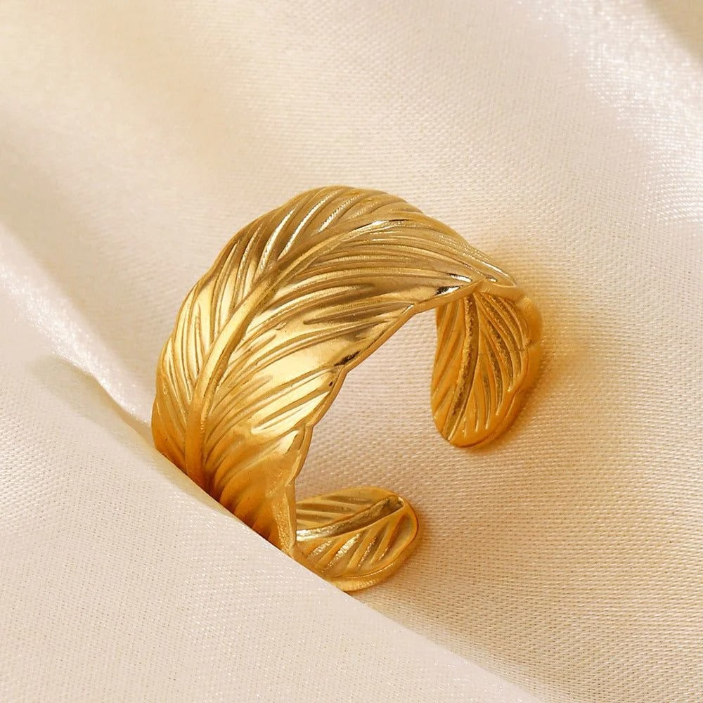 Leaf designed ring