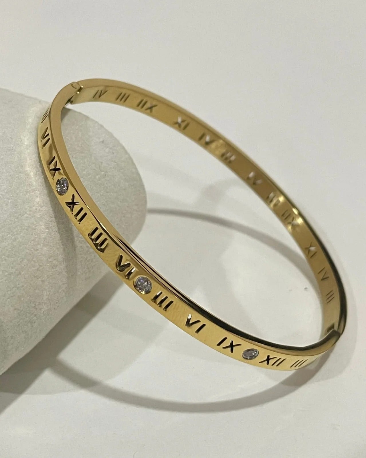 Numerals with zarcon handcuff