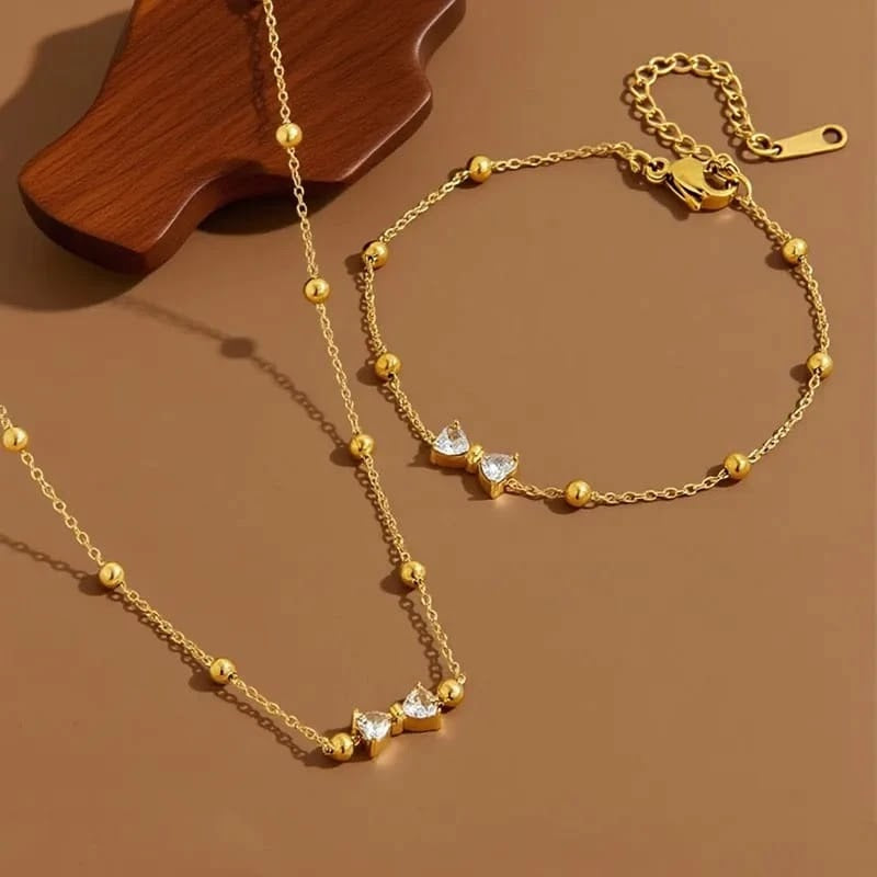 Heart zirconia beaded set worn lifestyle