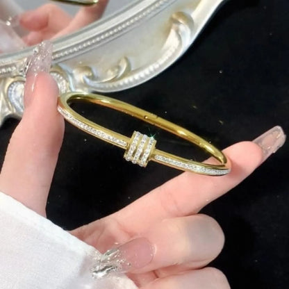 STUDDED LOCK CUBIC ZARCONIA HANDCUFF