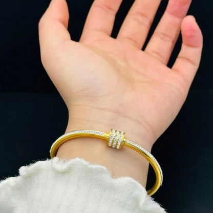 STUDDED LOCK CUBIC ZARCONIA HANDCUFF