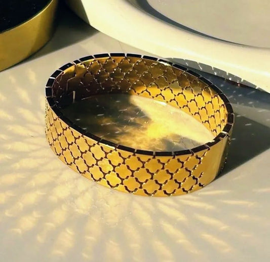 18k gold plated handcuff