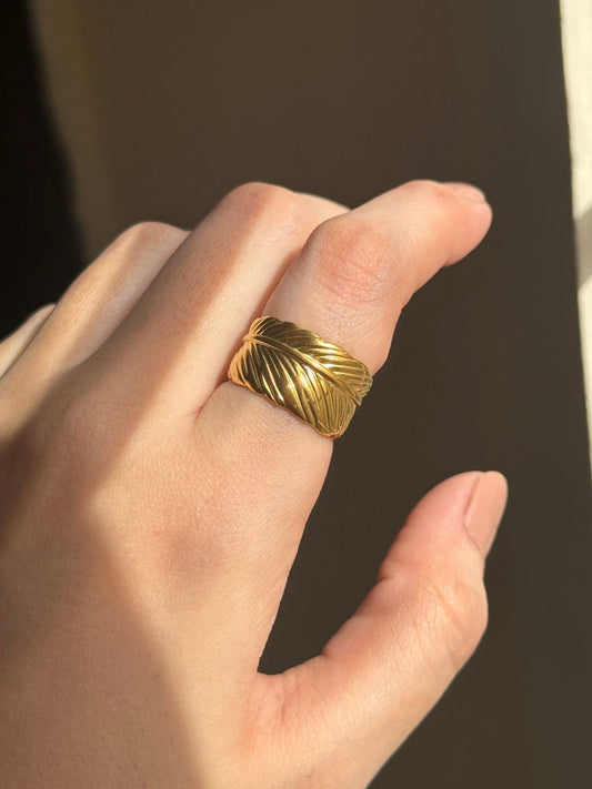 Leaf designed ring