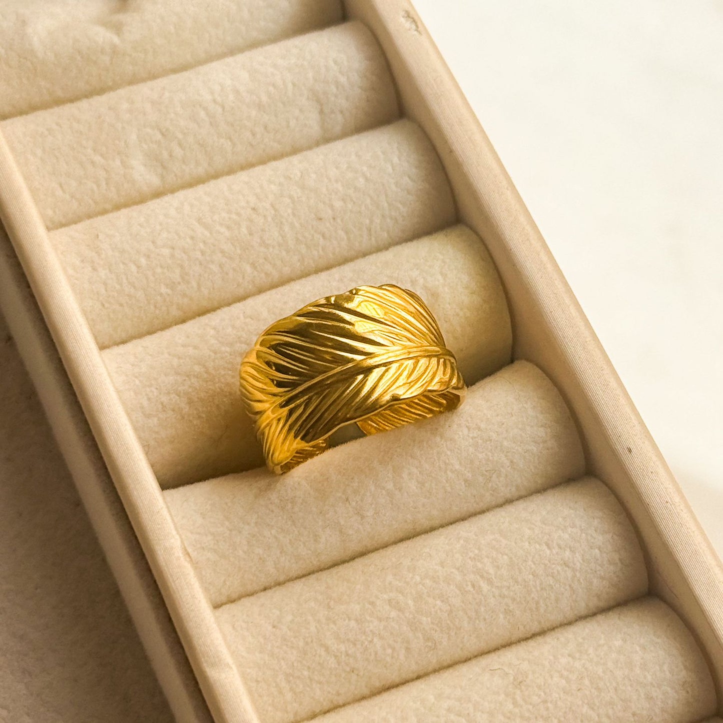 Leaf designed ring