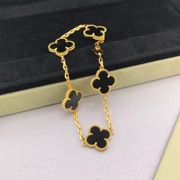 Exclusive clover set